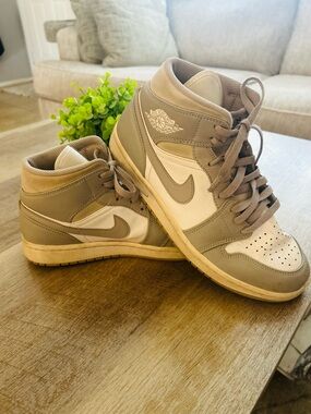 Nike Women's Mid-Top Sneakers - Grey and White